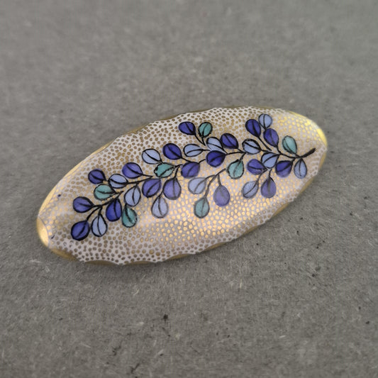 Handbemalte Emaille-Brosche mit floralem Motiv – Japanischer Stil