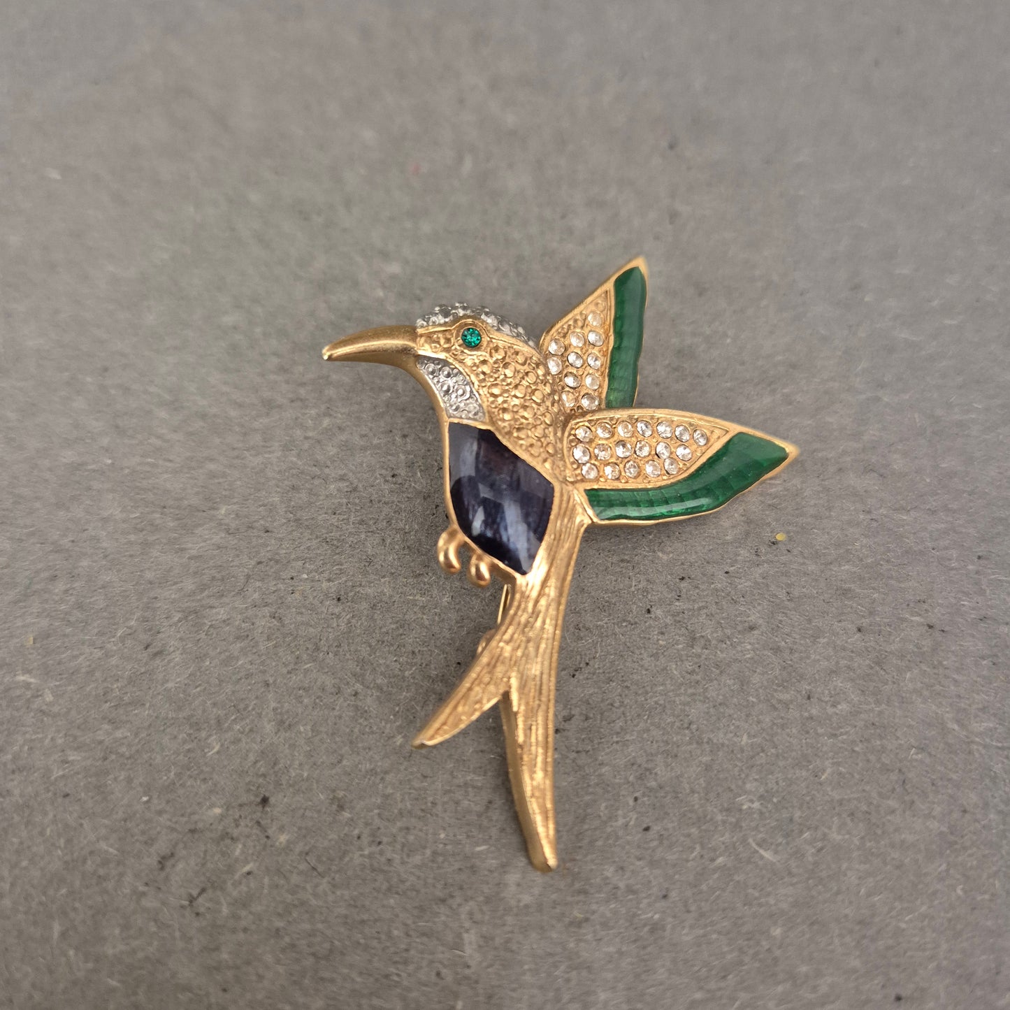 Glitzernde Kolibri-Brosche – Farbenfroher Vintage-Vogel in Goldoptik