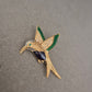 Glitzernde Kolibri-Brosche – Farbenfroher Vintage-Vogel in Goldoptik