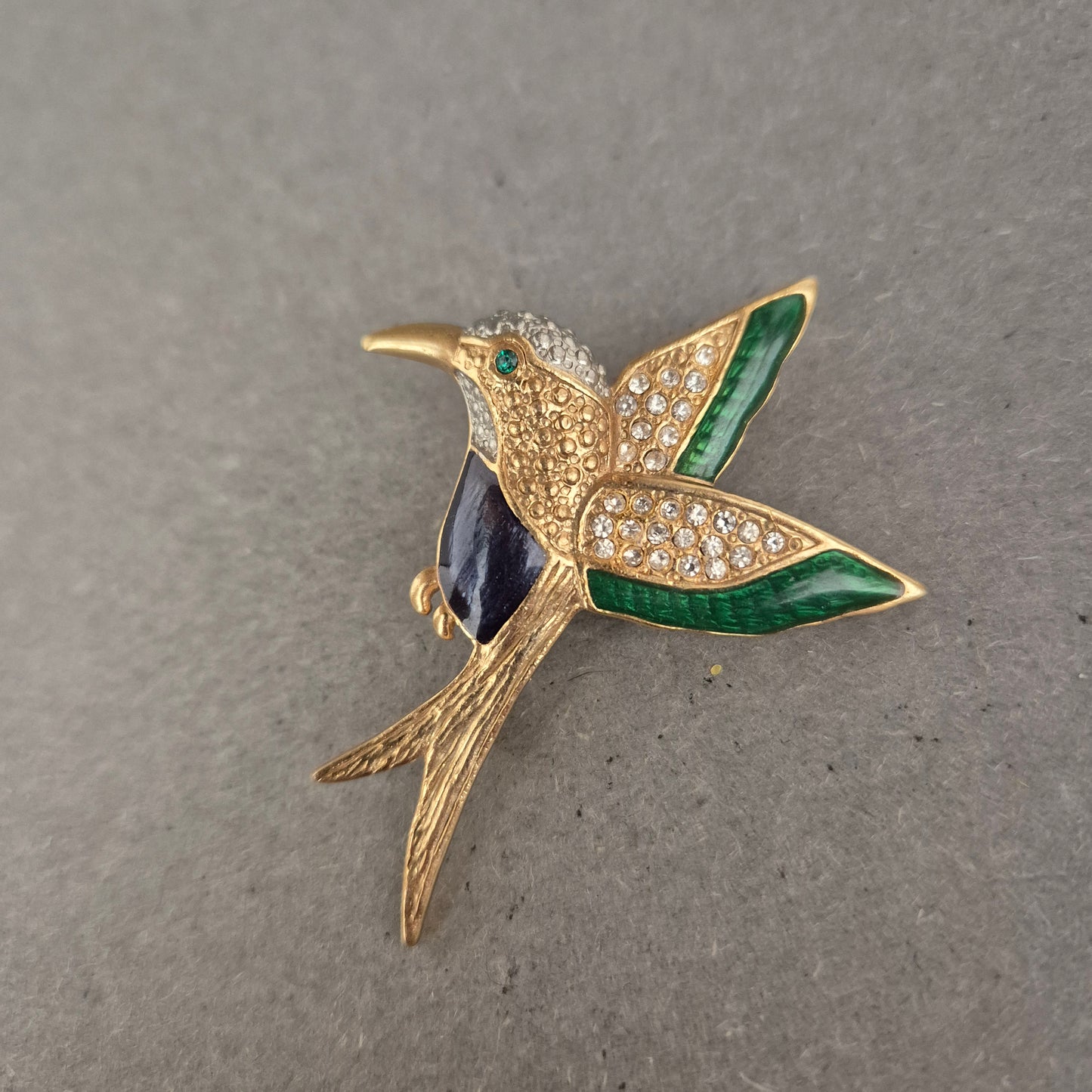 Glitzernde Kolibri-Brosche – Farbenfroher Vintage-Vogel in Goldoptik