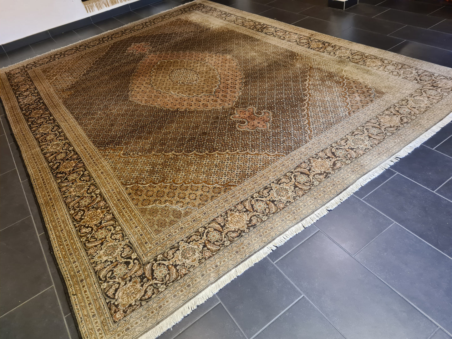 Perser Teppich Täbris Mahi Handgeknüpfter Seidenteppich 400x300cm