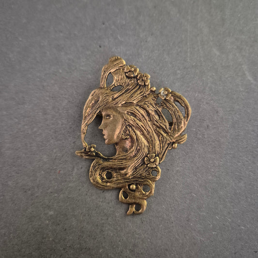 Jugendstil-Brosche mit Frauenmotiv – Antik-Look in Bronzeoptik