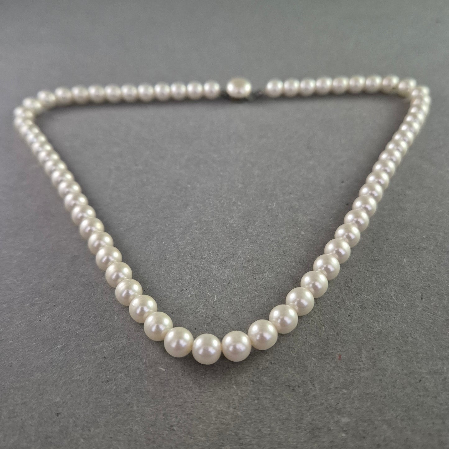 Klassische Perlenkette mit Magnetverschluss – Eleganz in Reinweiß