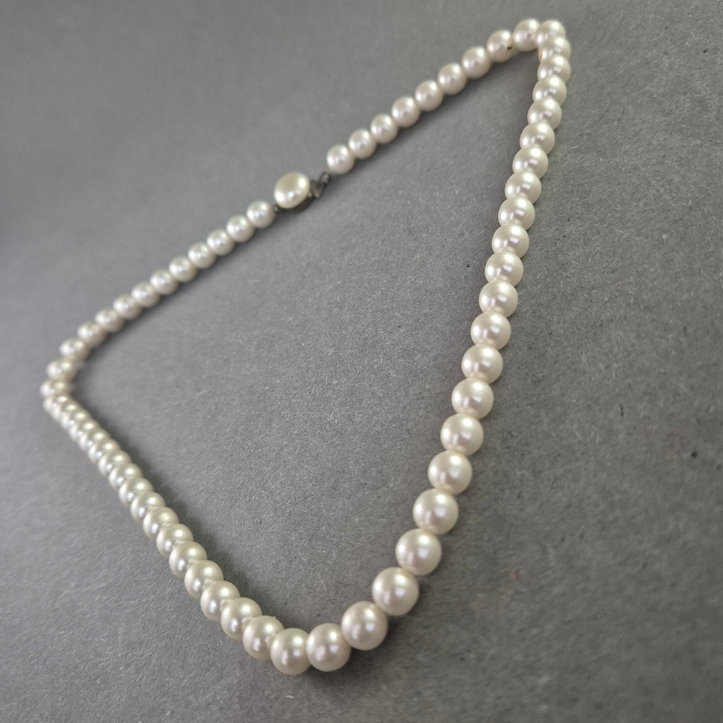 Klassische Perlenkette mit Magnetverschluss – Eleganz in Reinweiß