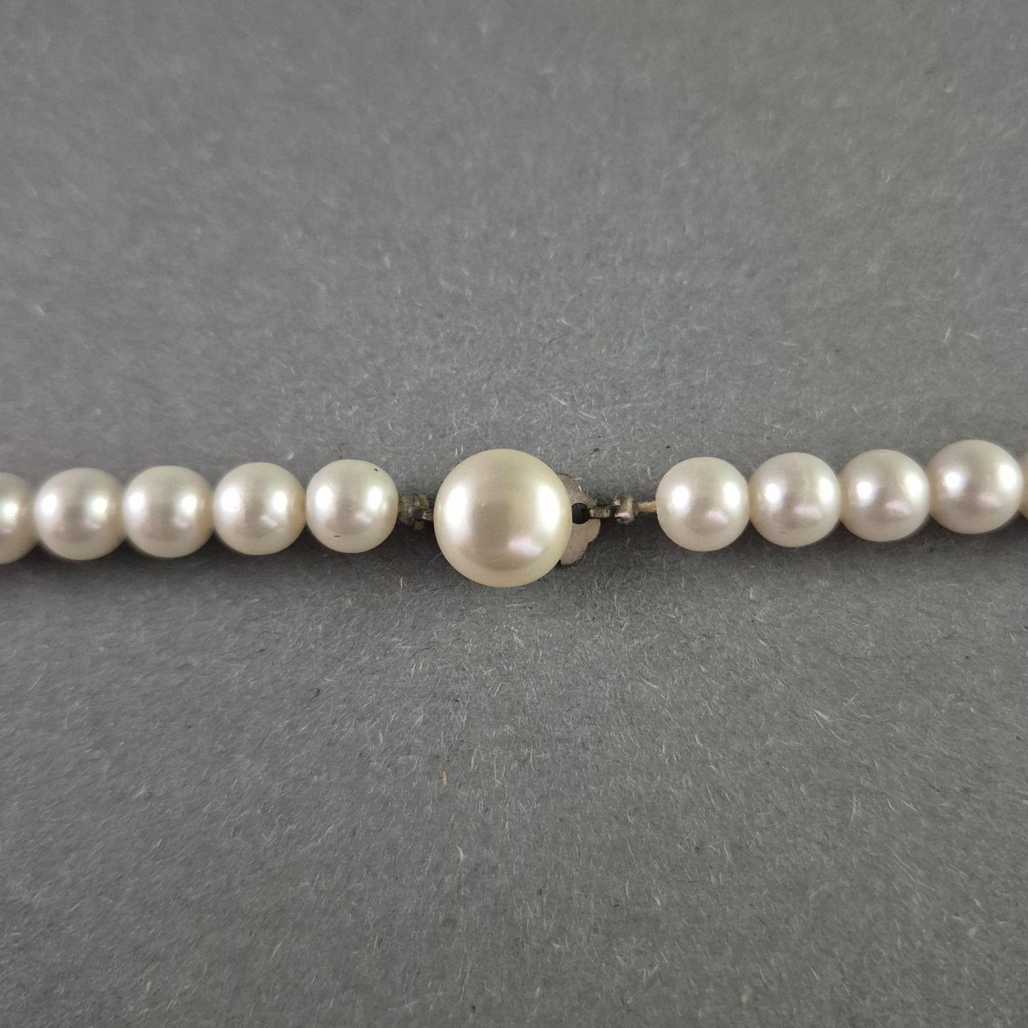 Klassische Perlenkette mit Magnetverschluss – Eleganz in Reinweiß