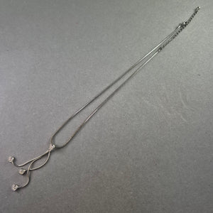 Silberfarbene Collierkette mit Strass – Modern und verspielt