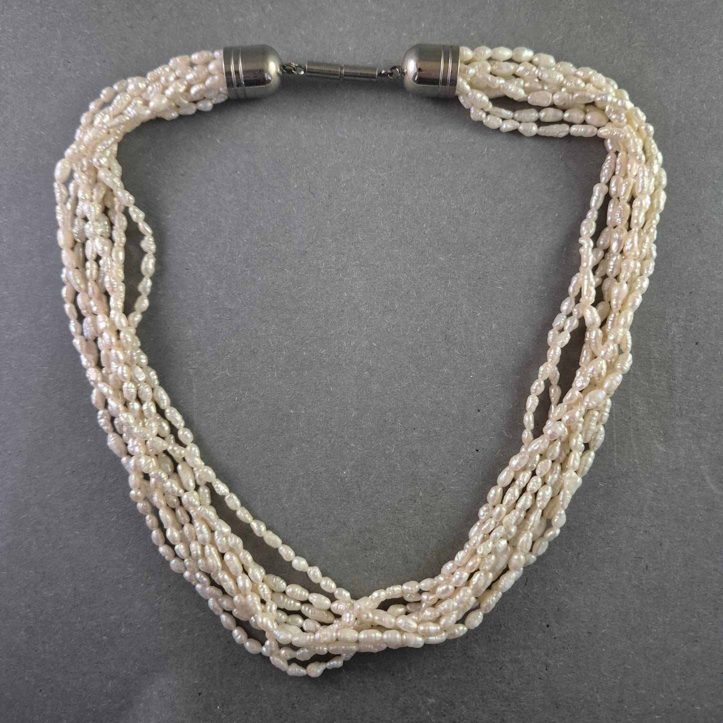 Mehrreihige Perlenkette mit Magnetverschluss – Raffiniert & Elegant