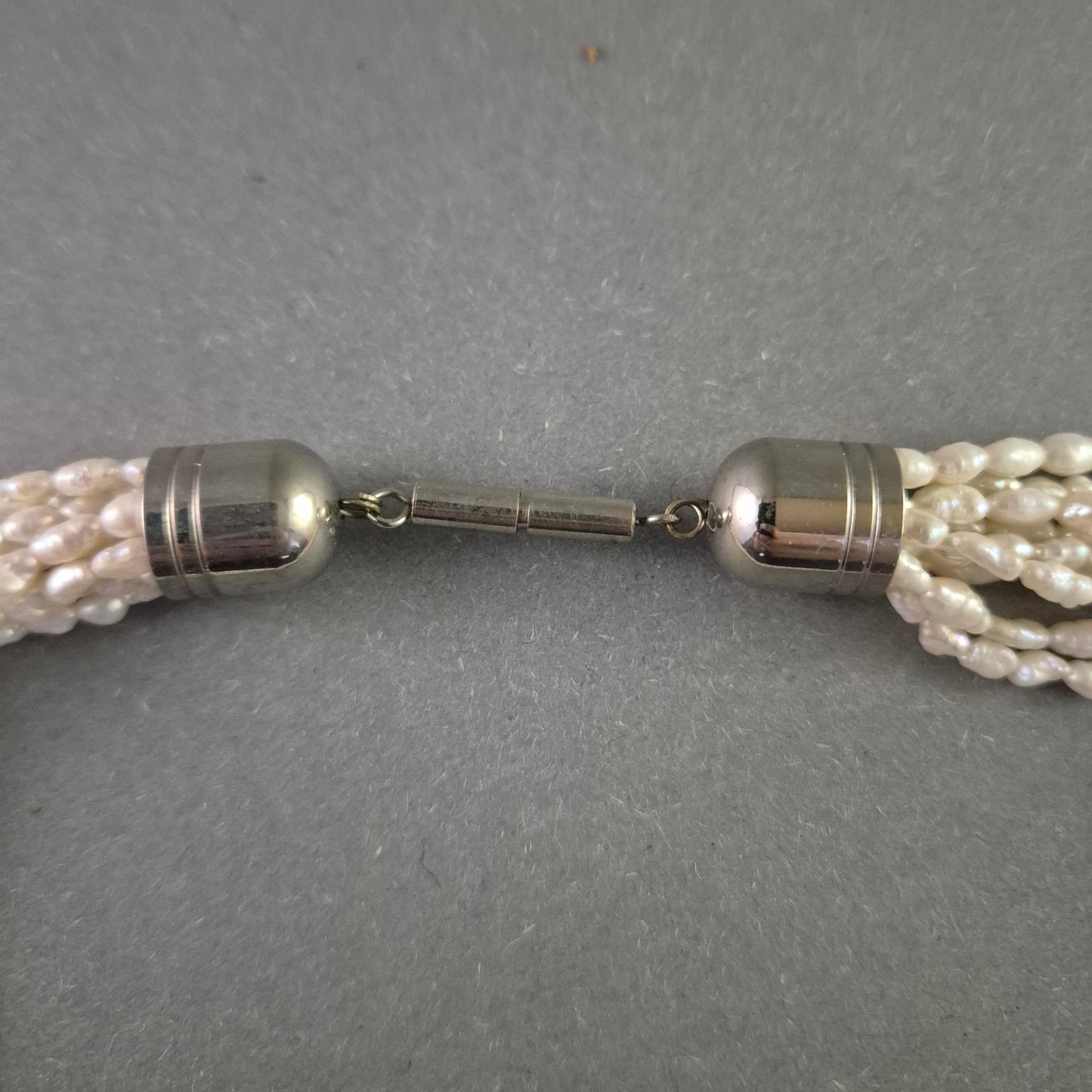 Mehrreihige Perlenkette mit Magnetverschluss – Raffiniert & Elegant