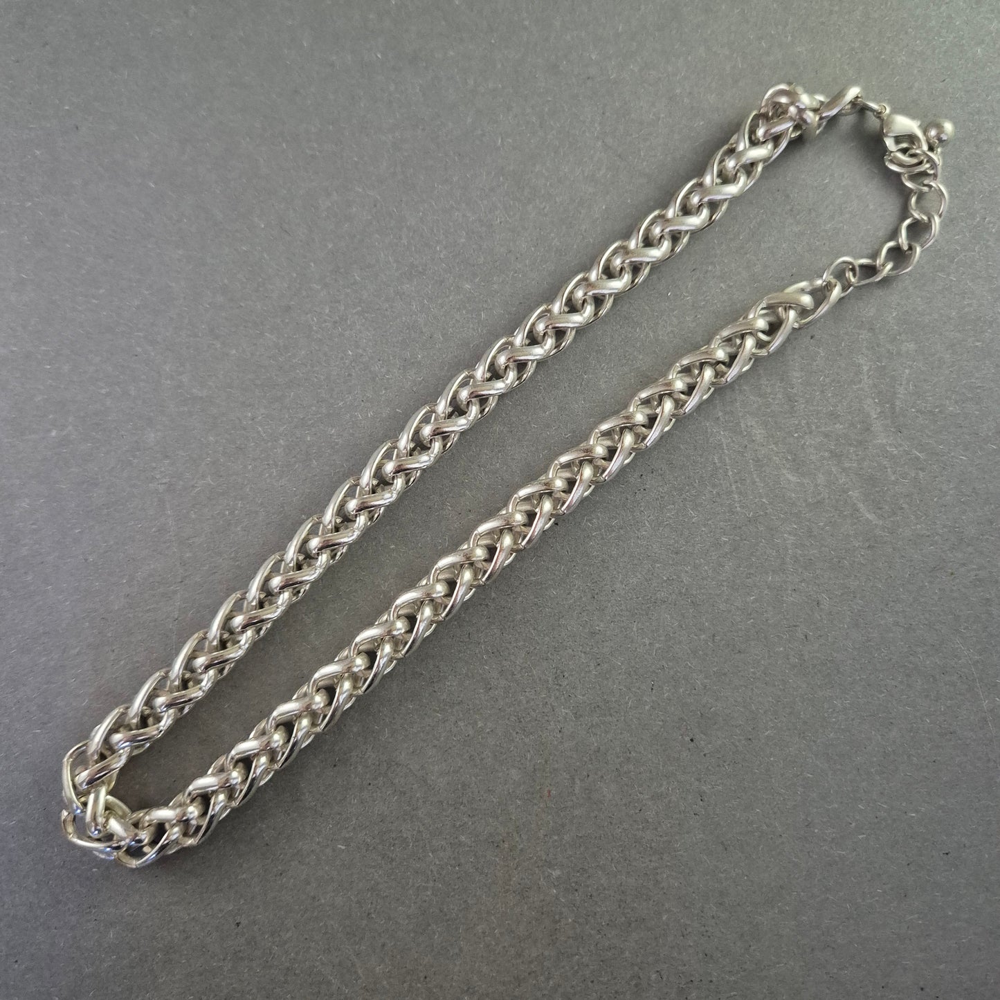 Silberfarbene Herrenpanzerkette – Breites Gliederdesign mit Karabinerverschluss