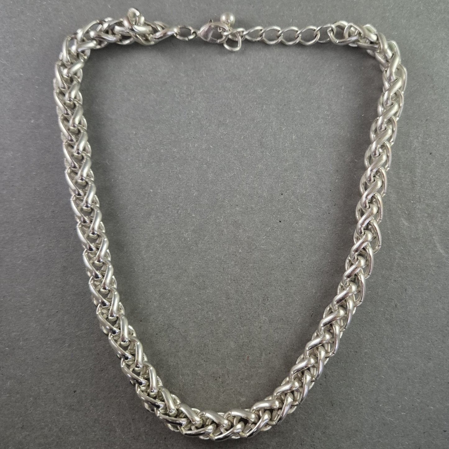 Silberfarbene Herrenpanzerkette – Breites Gliederdesign mit Karabinerverschluss