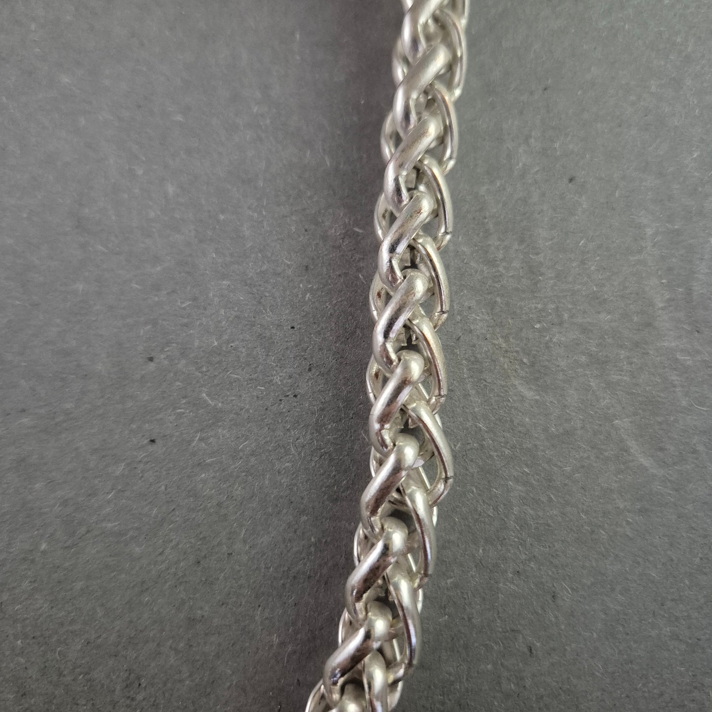 Silberfarbene Herrenpanzerkette – Breites Gliederdesign mit Karabinerverschluss