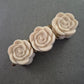 Elastisches Armband mit Rosen – Cremeweißer Floralschmuck im Vintage-Stil