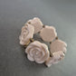 Elastisches Armband mit Rosen – Cremeweißer Floralschmuck im Vintage-Stil