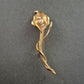 Goldene Blumenbrosche mit Perlen – Elegantes Design in Calla-Form