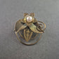 Goldfarbene Brosche mit Blume & Perle – Filigranes Vintage-Design