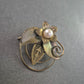 Goldfarbene Brosche mit Blume & Perle – Filigranes Vintage-Design
