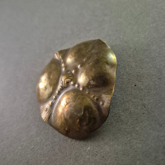 Massive Vintage-Brosche aus Messing – Organisches Design