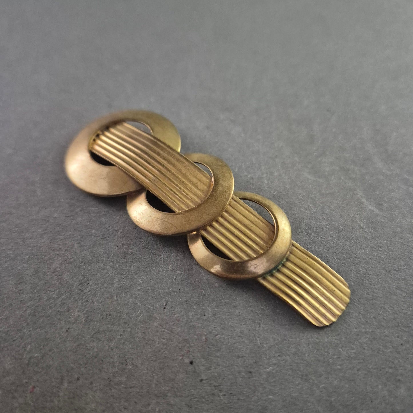 Vintage Brosche im Art-Deco-Stil – Geometrisches Design in Goldoptik