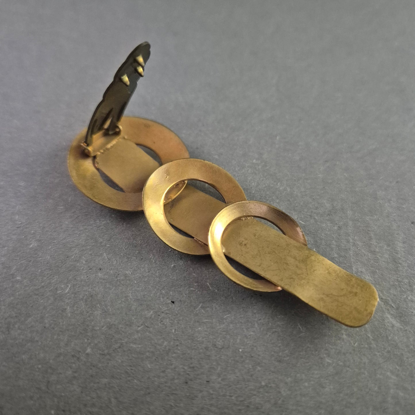 Vintage Brosche im Art-Deco-Stil – Geometrisches Design in Goldoptik