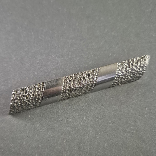 Vintage Krawattenklammer aus Metall – Strukturierter Retro-Stil