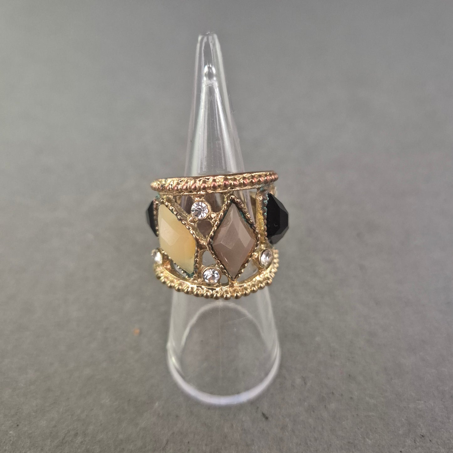 Breiter Vintage-Ring im Mosaikstil mit Schmucksteinen und Strass