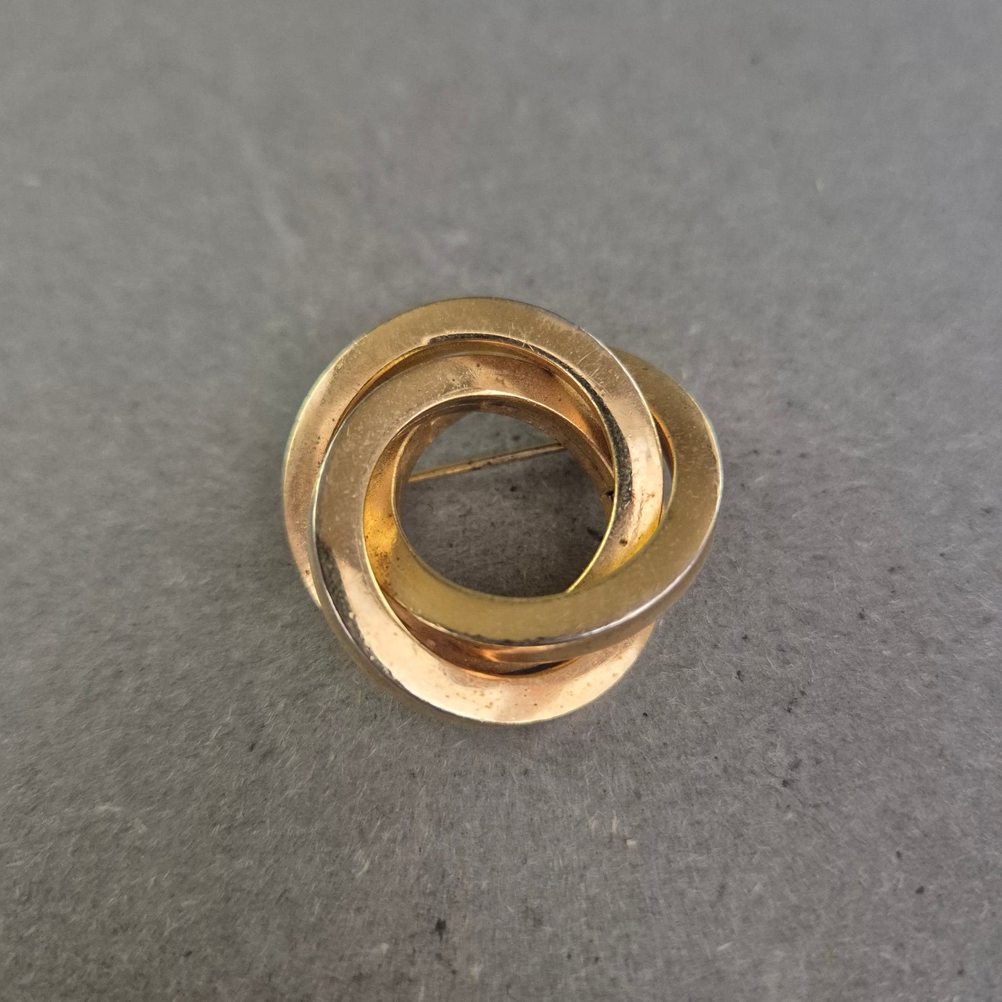 Schlichte Vintage-Brosche in Goldoptik – Verschlungene Kreise