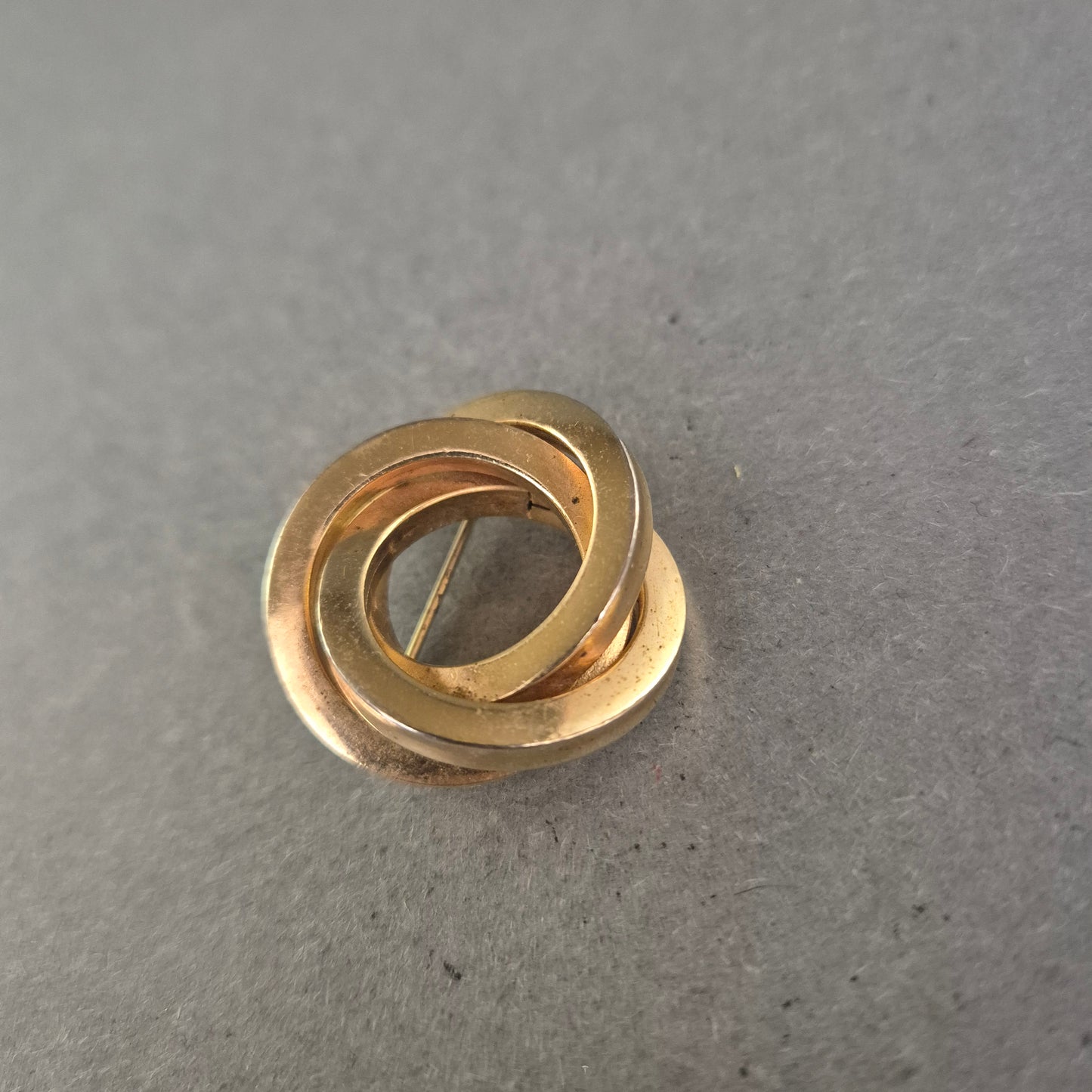 Schlichte Vintage-Brosche in Goldoptik – Verschlungene Kreise