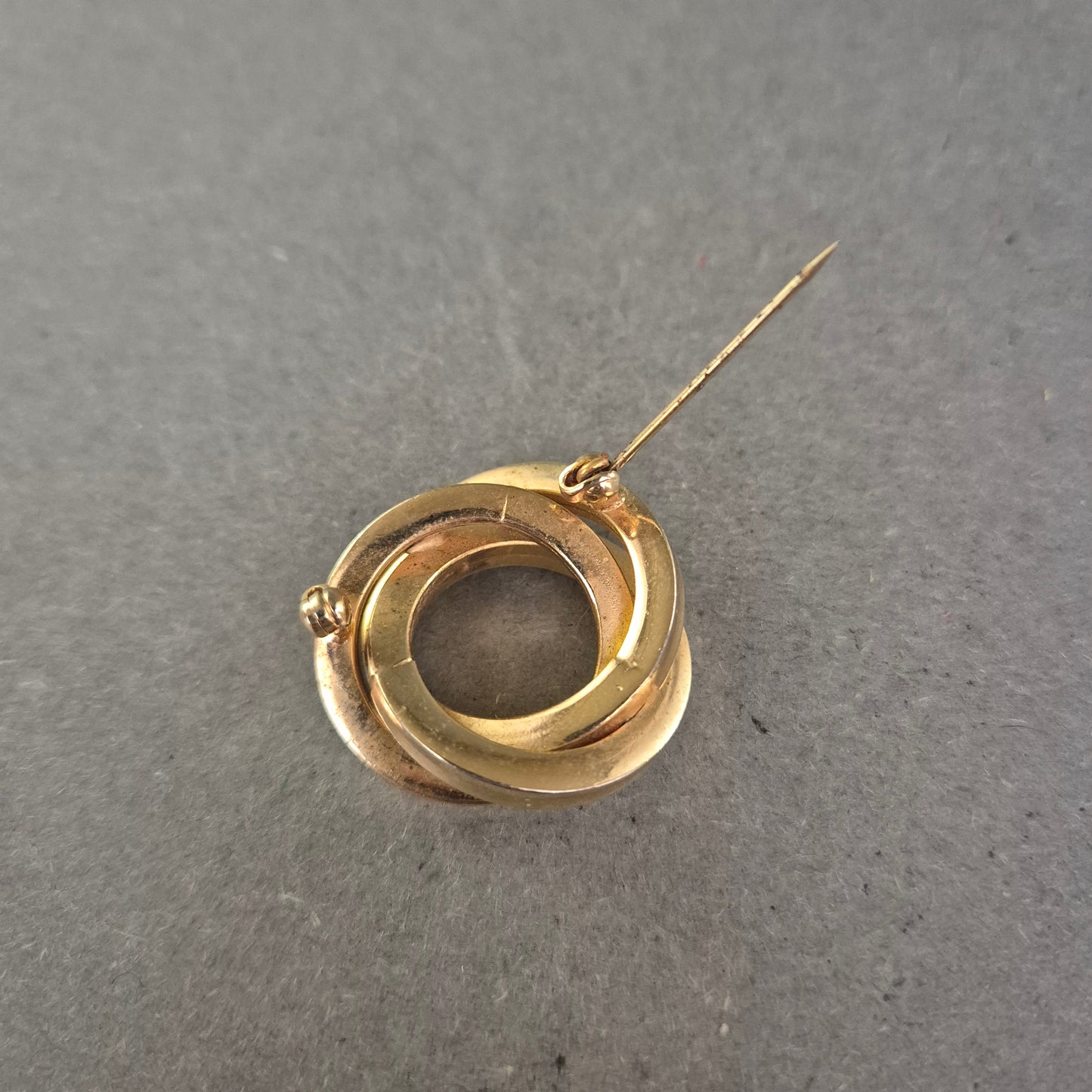 Schlichte Vintage-Brosche in Goldoptik – Verschlungene Kreise