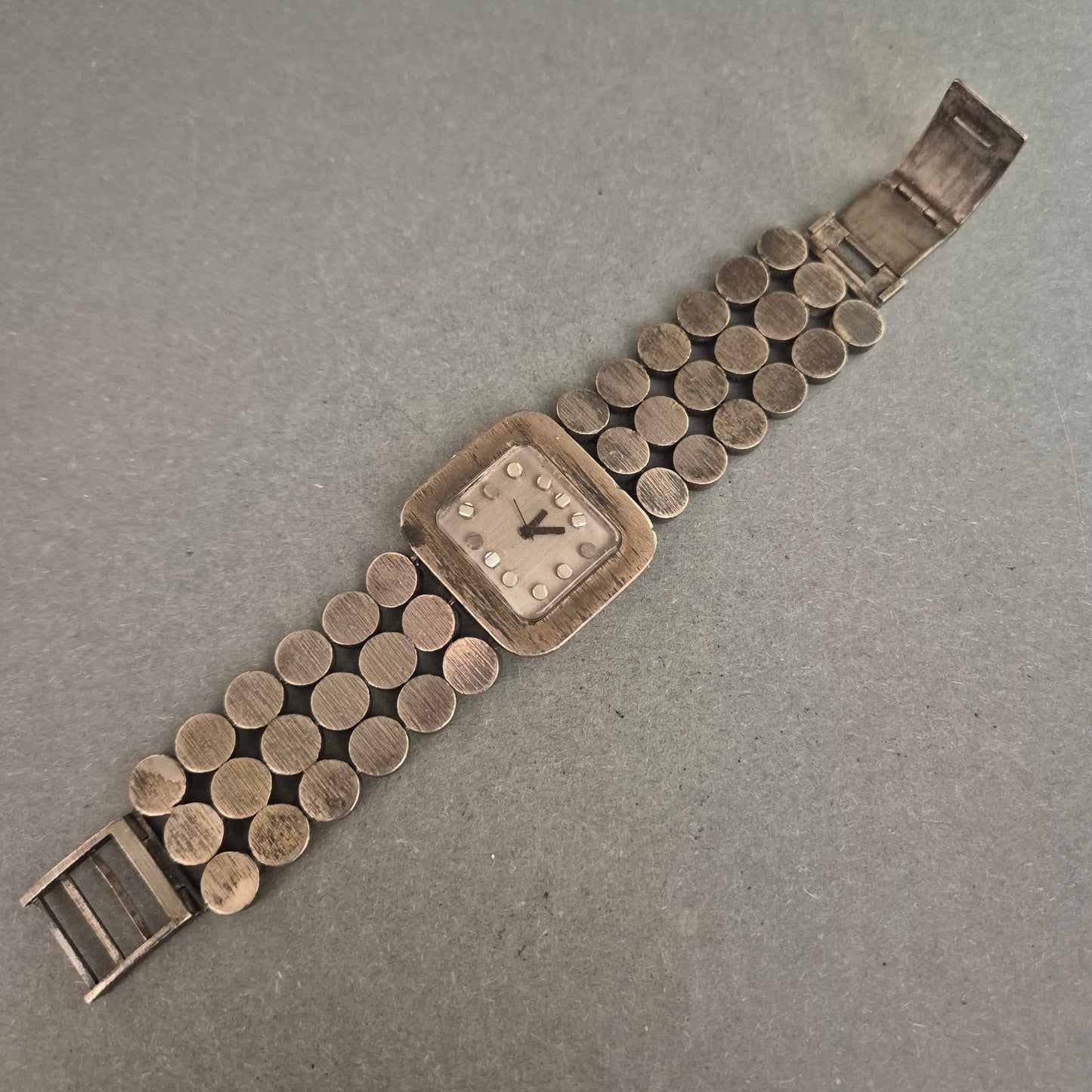 Vintage Damenarmbanduhr aus 925er Silber – Extravagantes Design