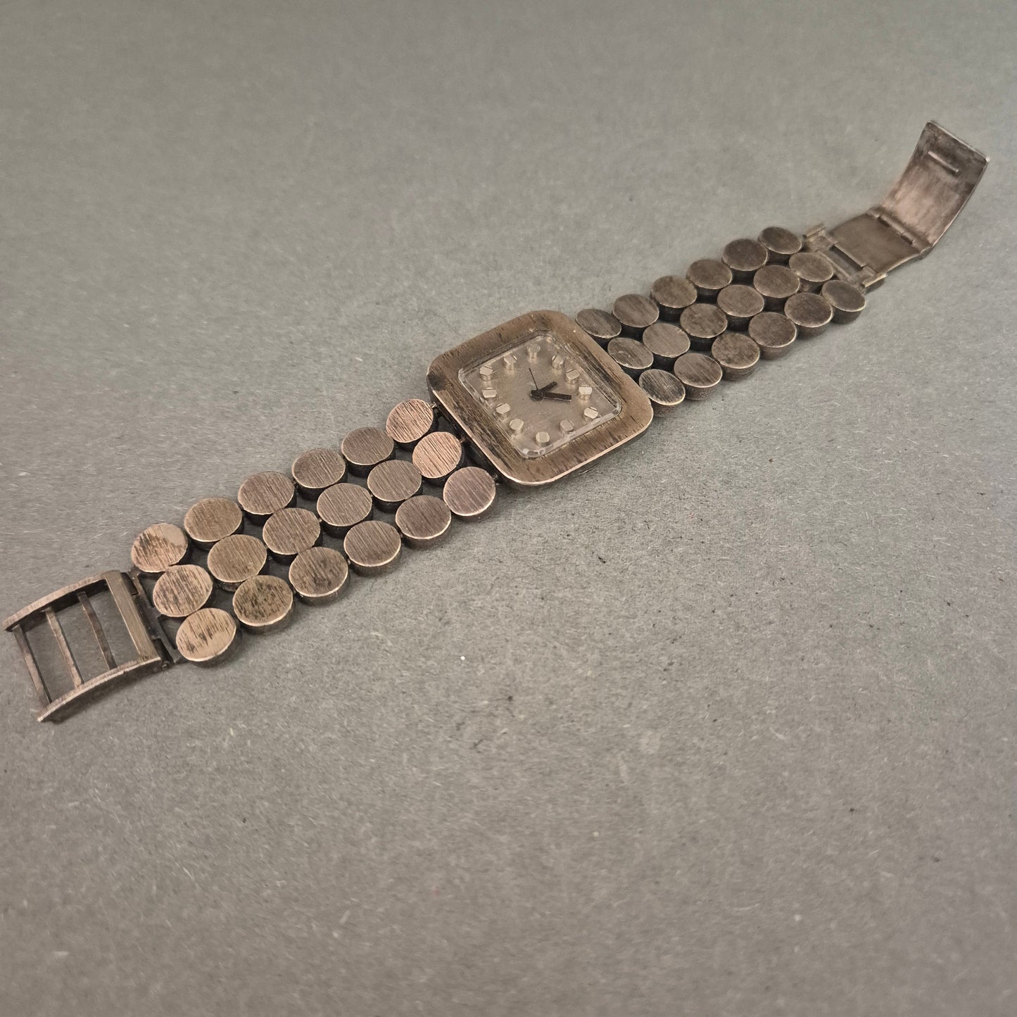 Vintage Damenarmbanduhr aus 925er Silber – Extravagantes Design