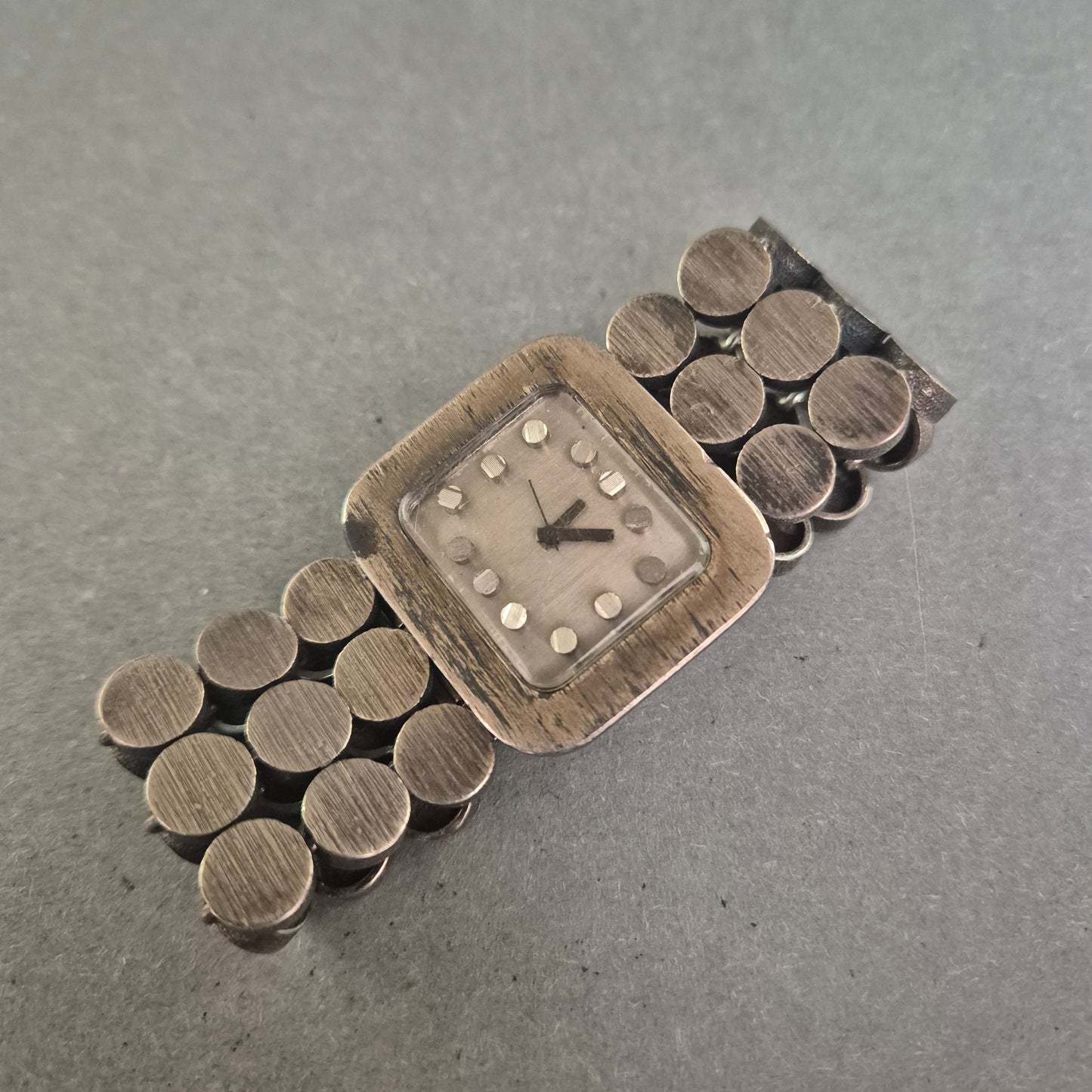 Vintage Damenarmbanduhr aus 925er Silber – Extravagantes Design