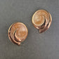 Vintage Monet Ohrclips in Roségold – Abstraktes Wirbel-Design
