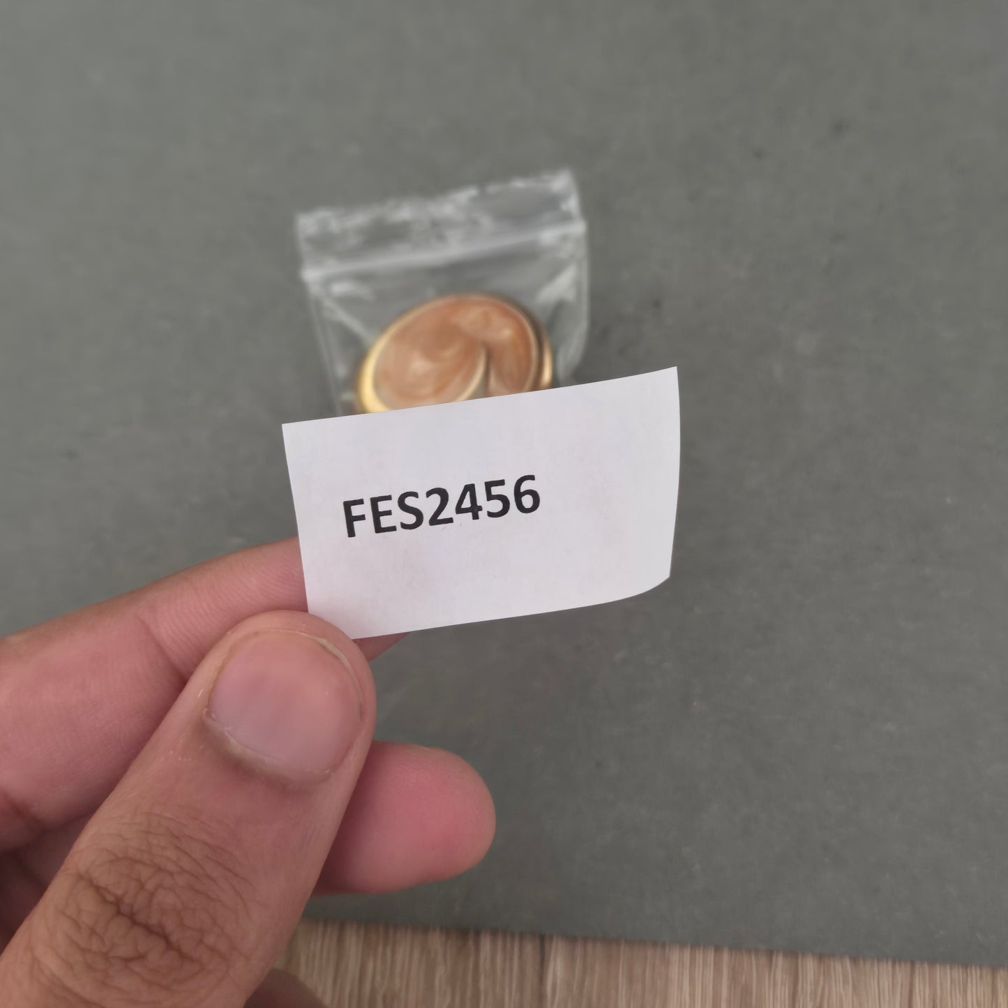 Vintage Monet Ohrclips in Roségold – Abstraktes Wirbel-Design