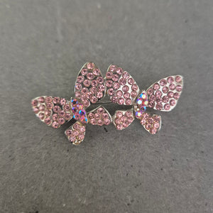 Glitzernde Schmetterlingsbrosche mit rosa Strasssteinen