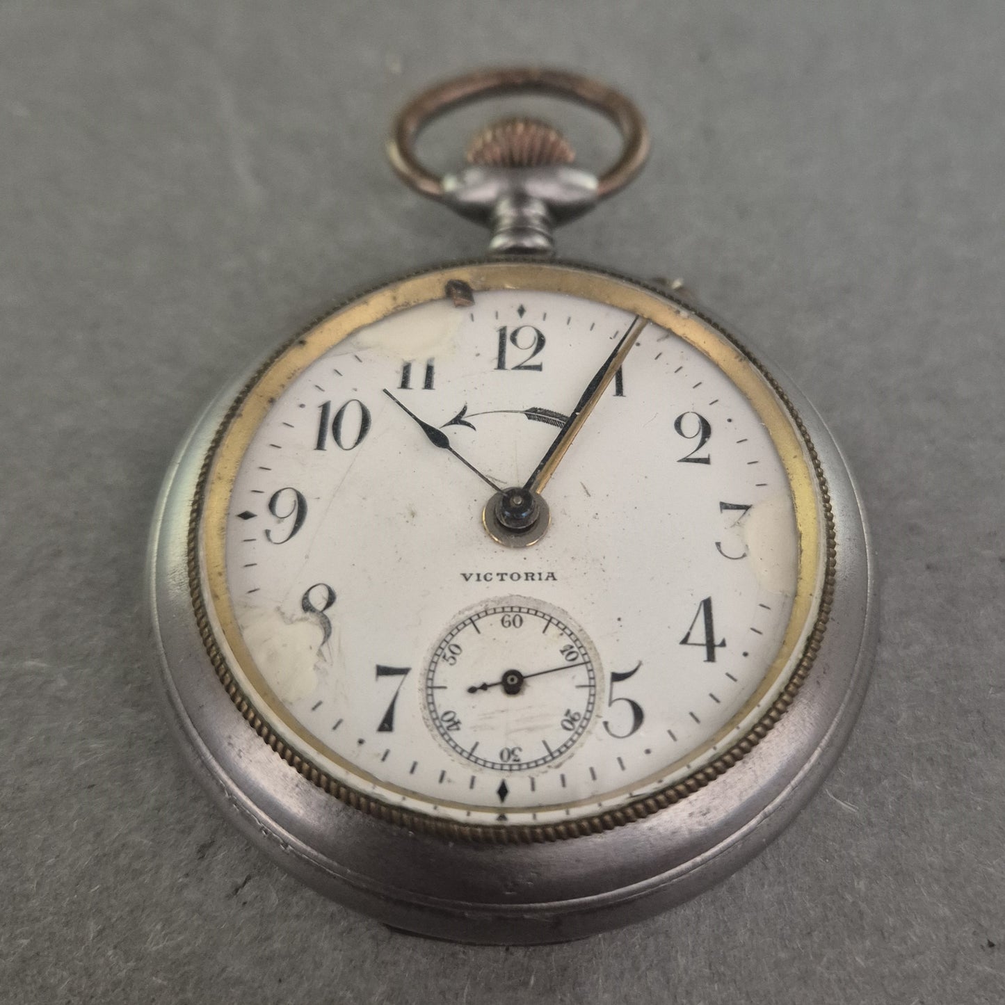 Antike Victoria Taschenuhr mit Weckfunktion – Mechanisches Sammlerstück