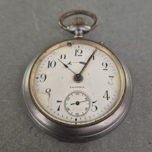 Antike Victoria Taschenuhr mit Weckfunktion – Mechanisches Sammlerstück