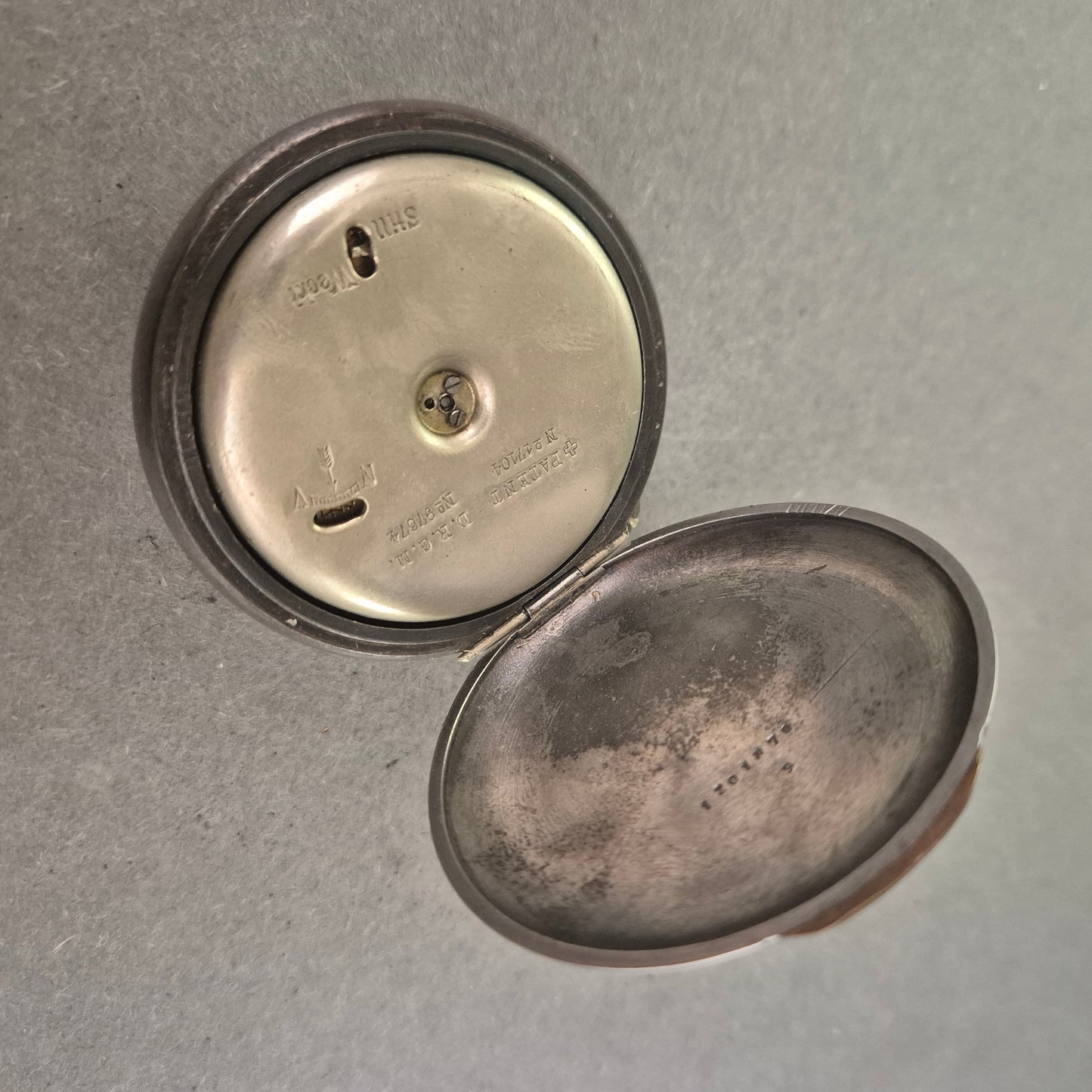 Antike Victoria Taschenuhr mit Weckfunktion – Mechanisches Sammlerstück