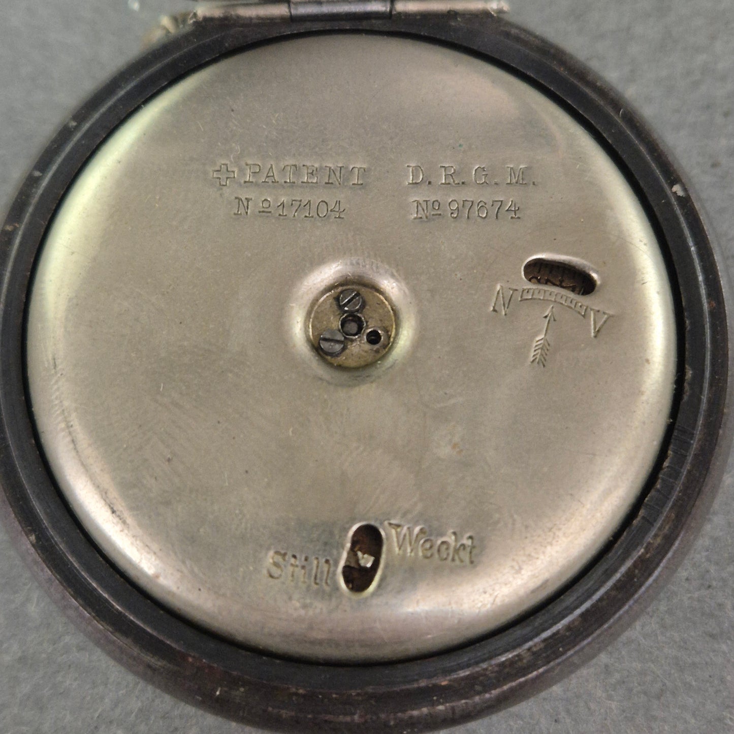 Antike Victoria Taschenuhr mit Weckfunktion – Mechanisches Sammlerstück