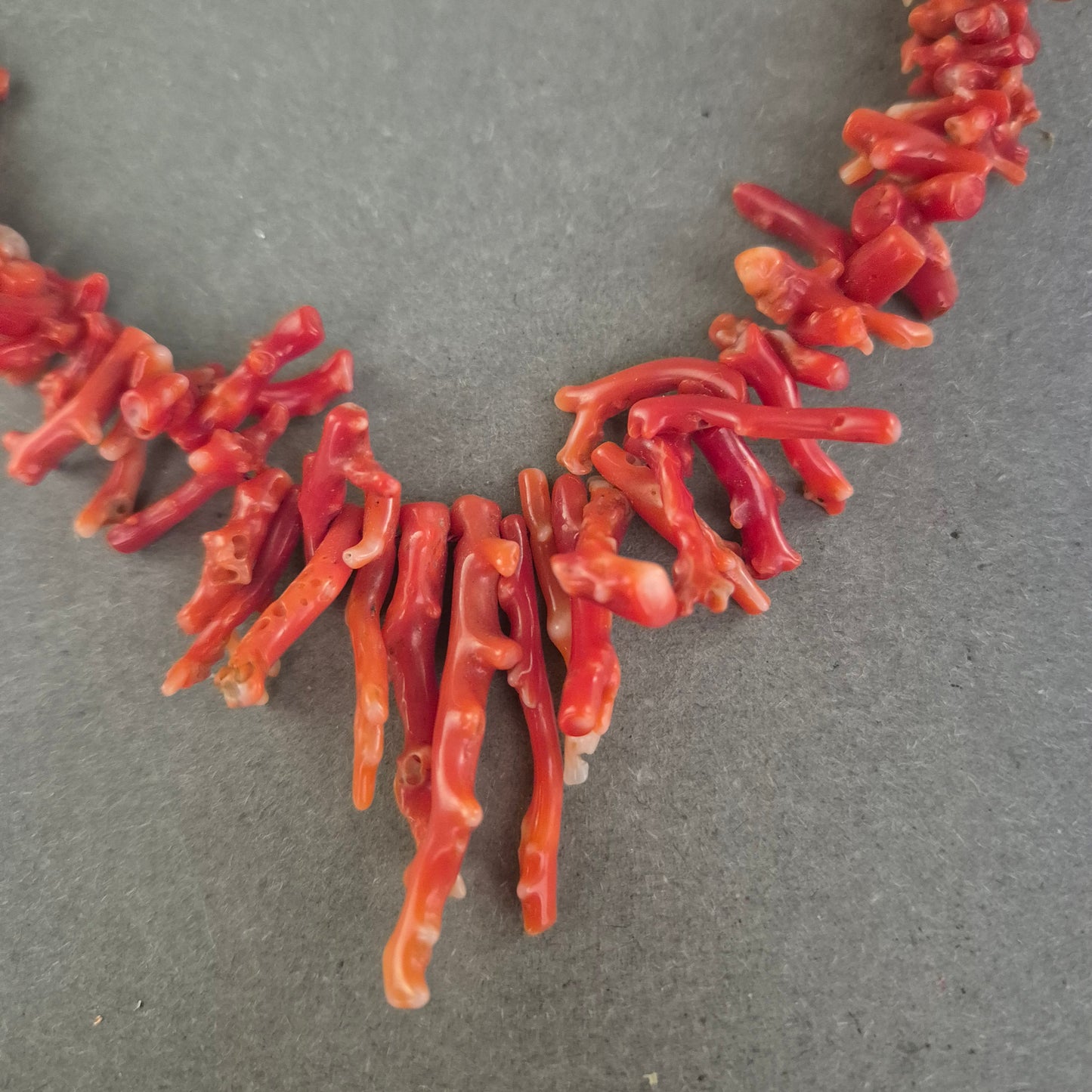 Antike Korallenkette aus Naturästen – Mediterraner Vintage-Schmuck