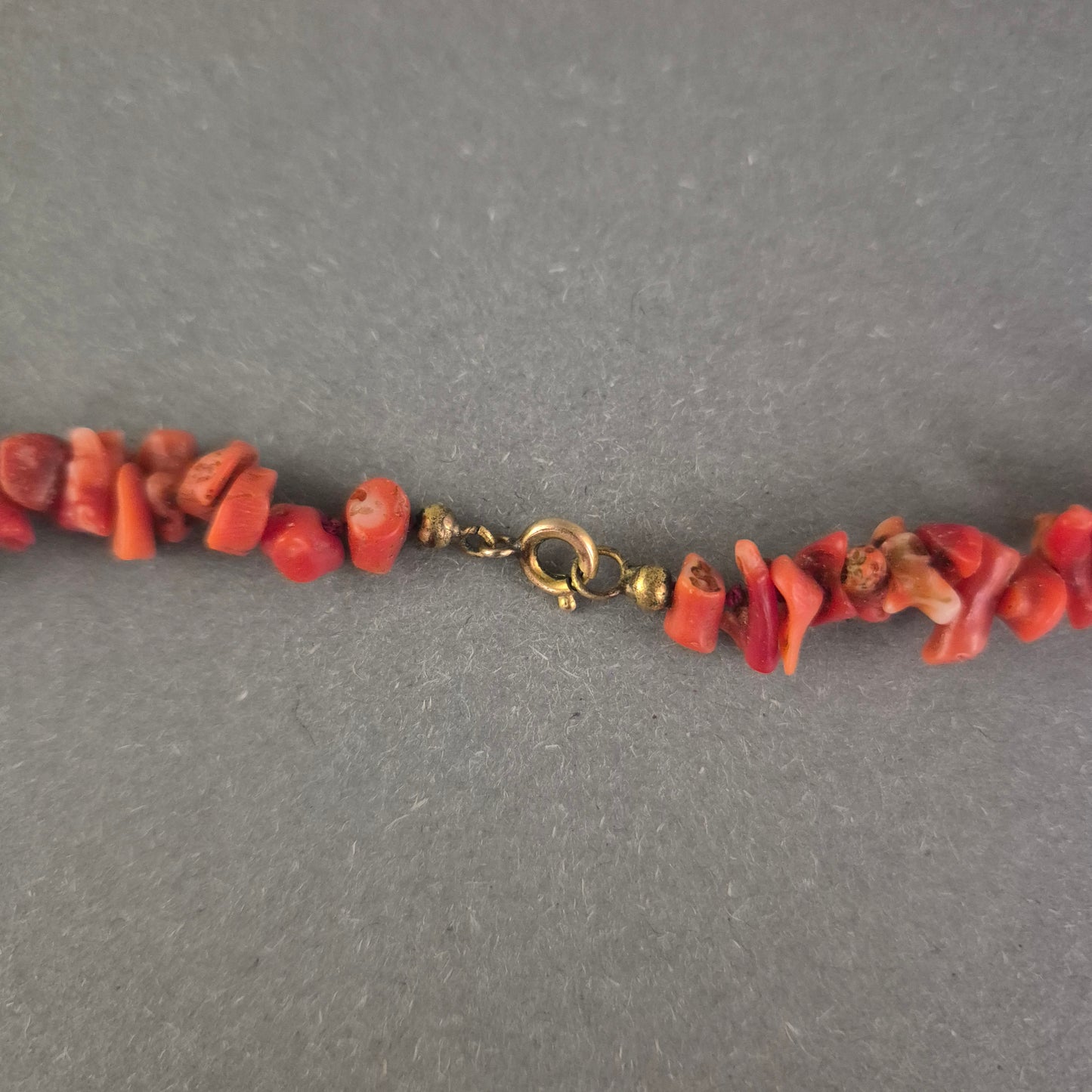 Antike Korallenkette aus Naturästen – Mediterraner Vintage-Schmuck