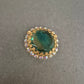 Vintage-Brosche mit grünem Glasstein & Strass – Funkelnder Retro-Charme