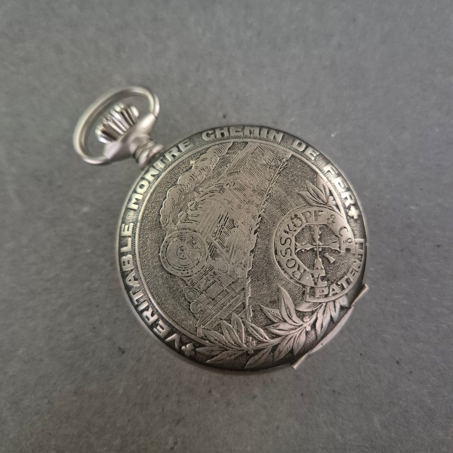 Antike Rosskopf & Co. Taschenuhr – Schweizer Präzision im Eisenbahn-Stil