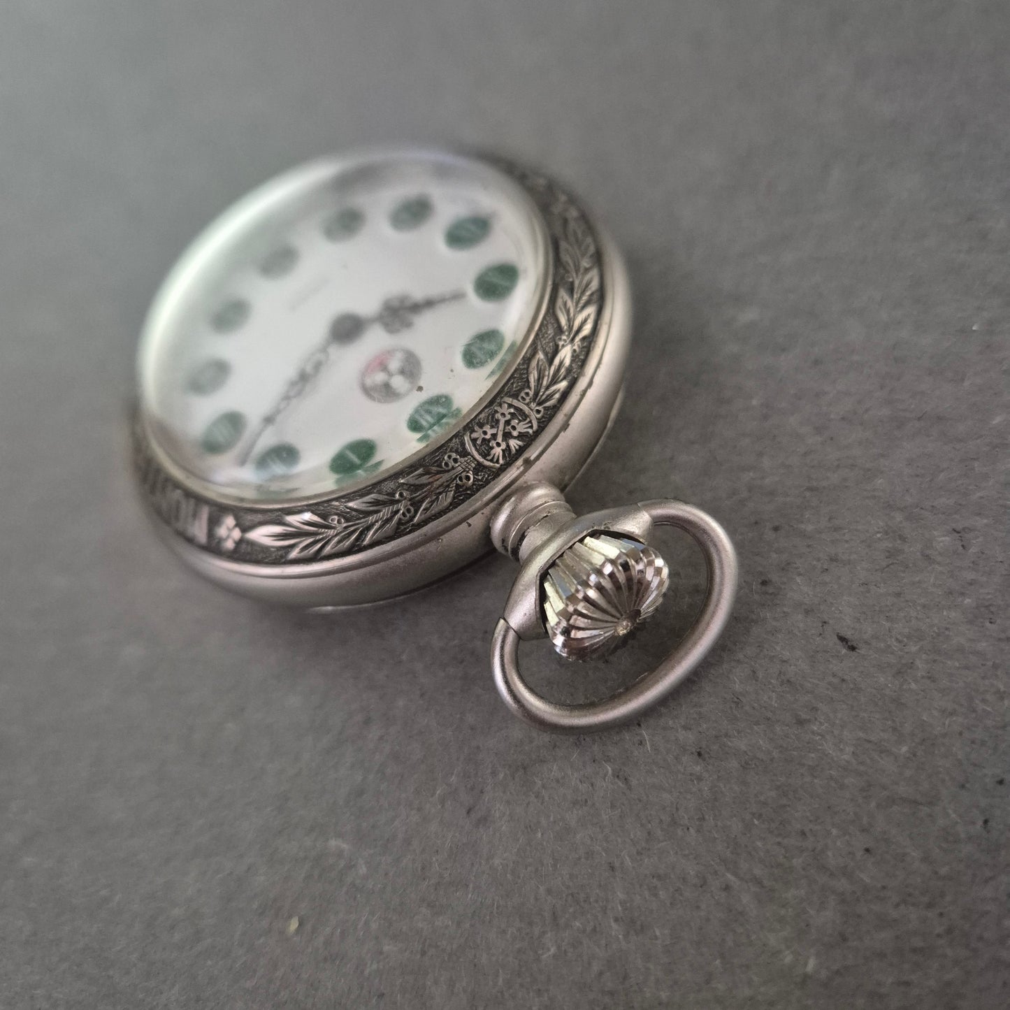 Antike Rosskopf & Co. Taschenuhr – Schweizer Präzision im Eisenbahn-Stil