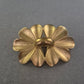 Antike Messingbrosche mit Doppelblüte – Eleganz im floralen Design