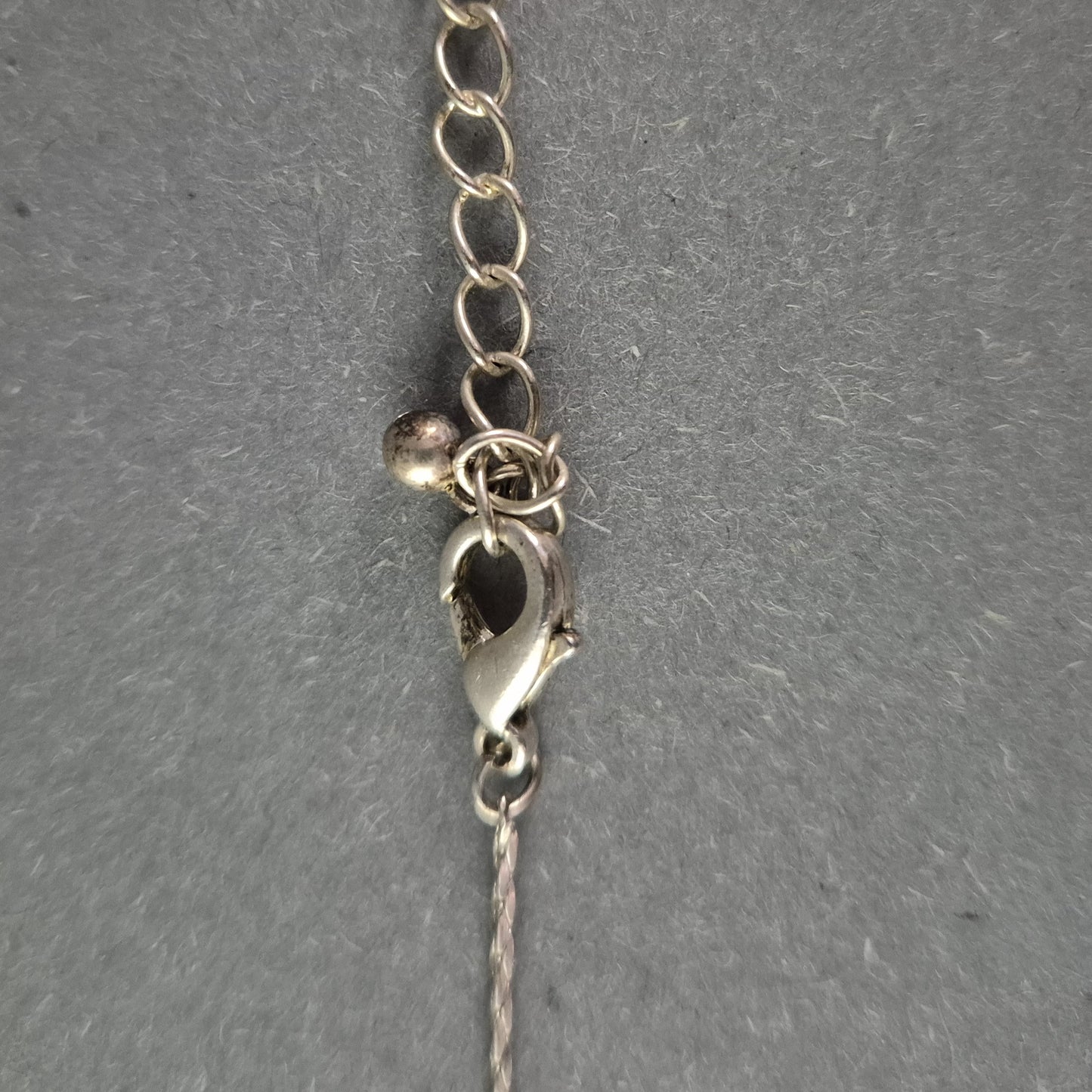 Zarte Vintage-Halskette mit rosa Blüten – Femininer Schmucktraum