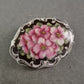 Vintage Porzellan-Brosche mit rosa Blumenmotiv – Handgemalt