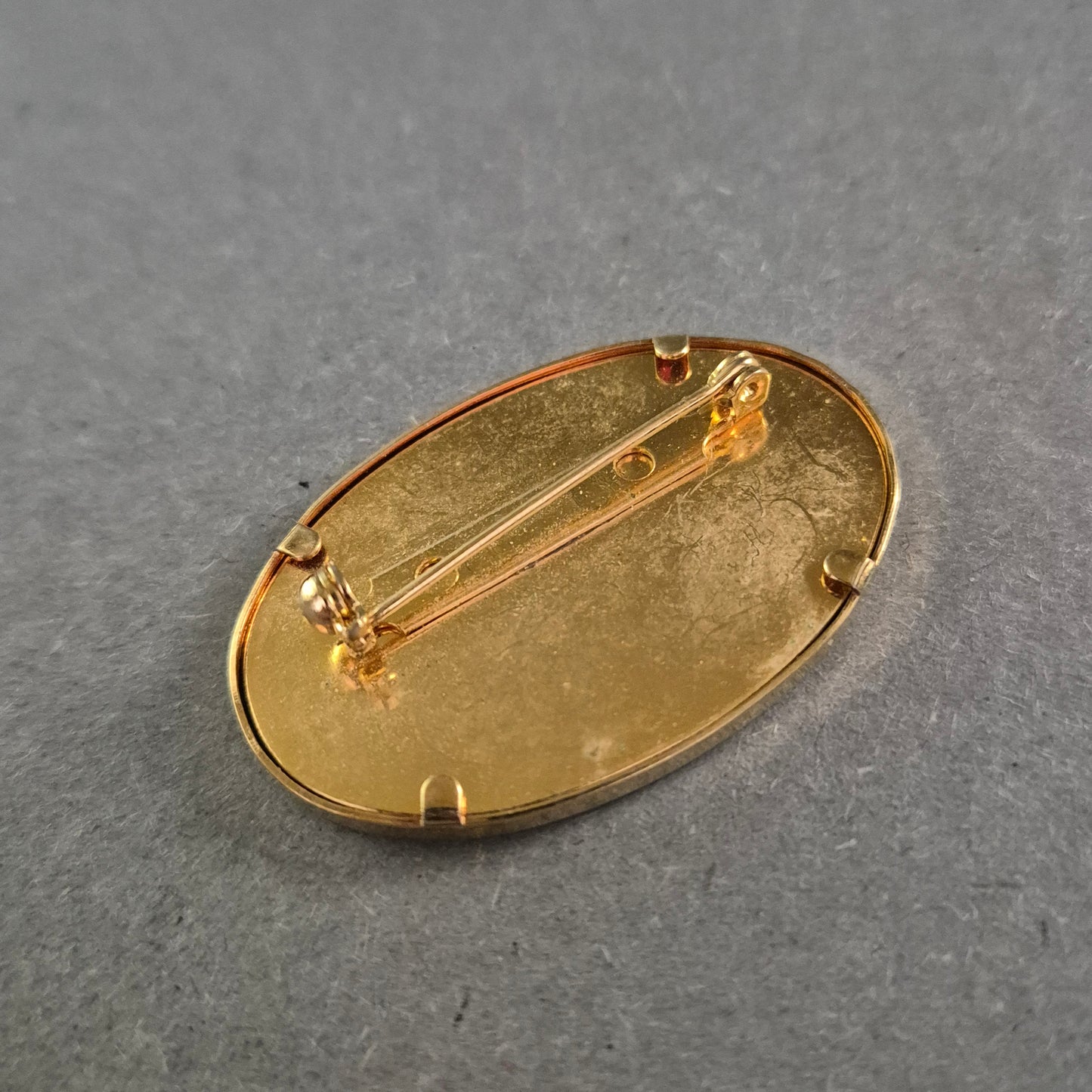 Vintage Emaille-Brosche mit Goldfassung – Abstraktes Design