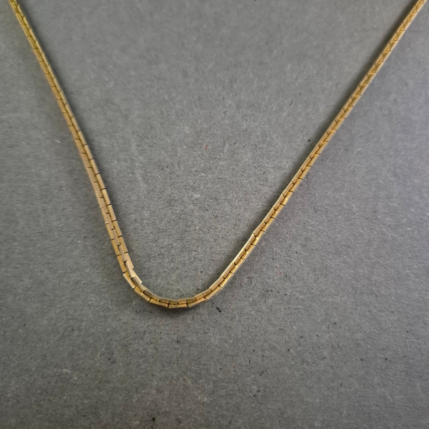 Vintage-Halskette aus vergoldetem Metall – Filigranes Kettendesign