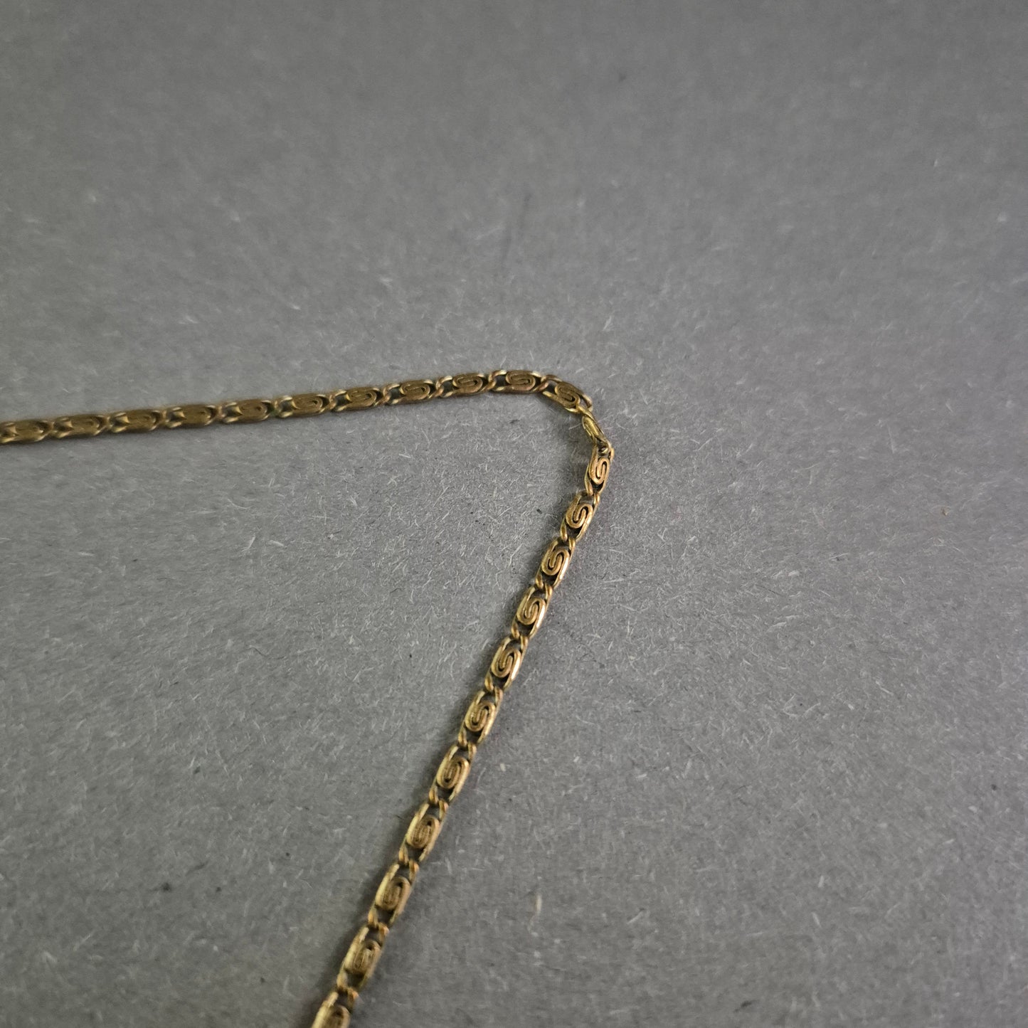 Vintage-Halskette aus vergoldetem Metall – Filigranes Kettendesign