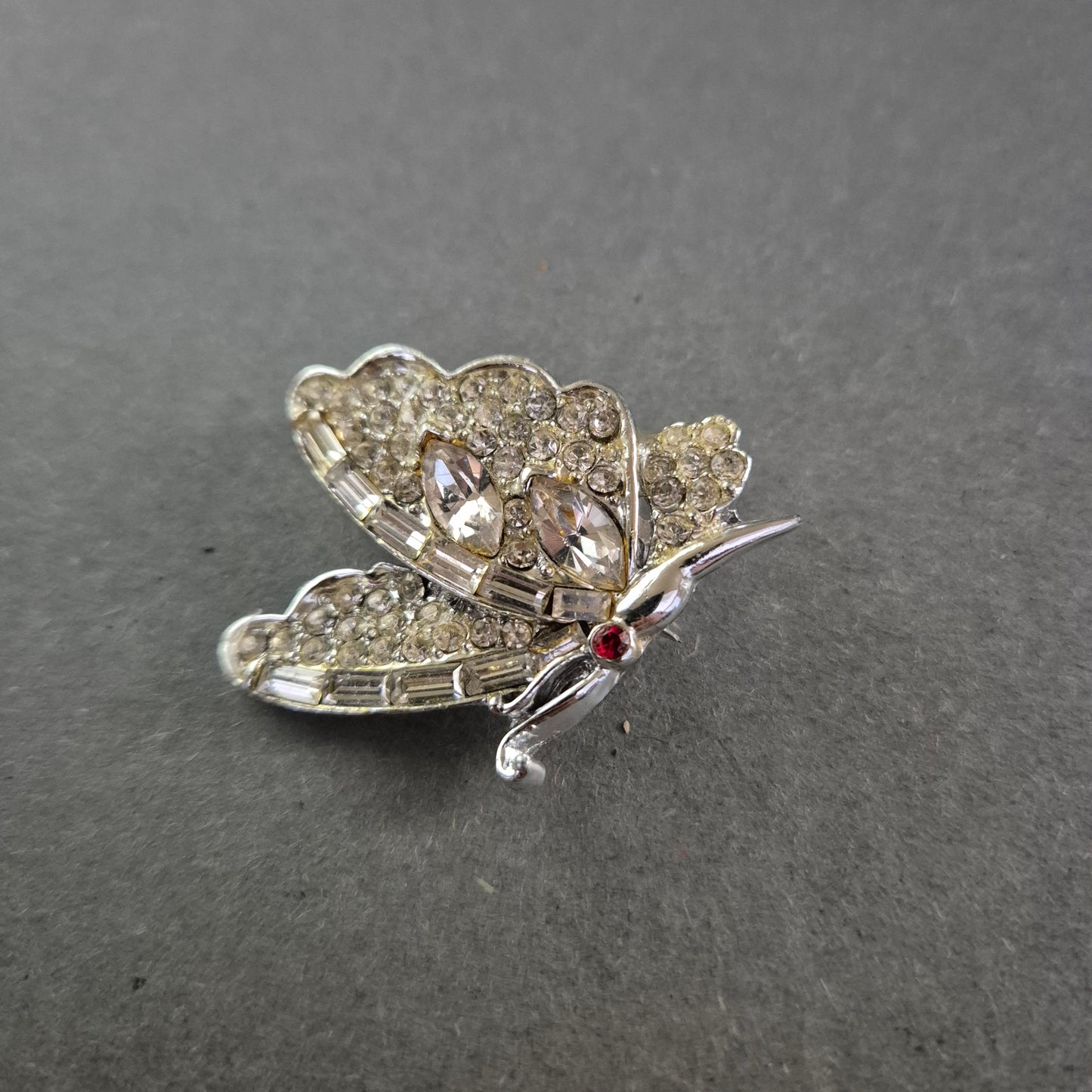 Glitzernde Vintage-Brosche Schmetterling – Silberfarben mit Strass